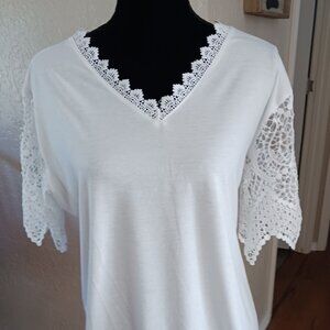 White t-shirt with crochet lace trim
